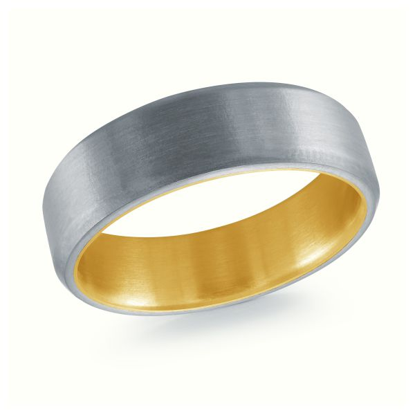Beveled tantalum band with yellow gold interior, angled view