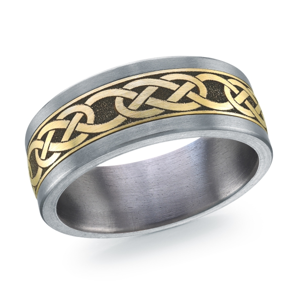 Celtic knot yellow gold band with tantalum edges, angled view